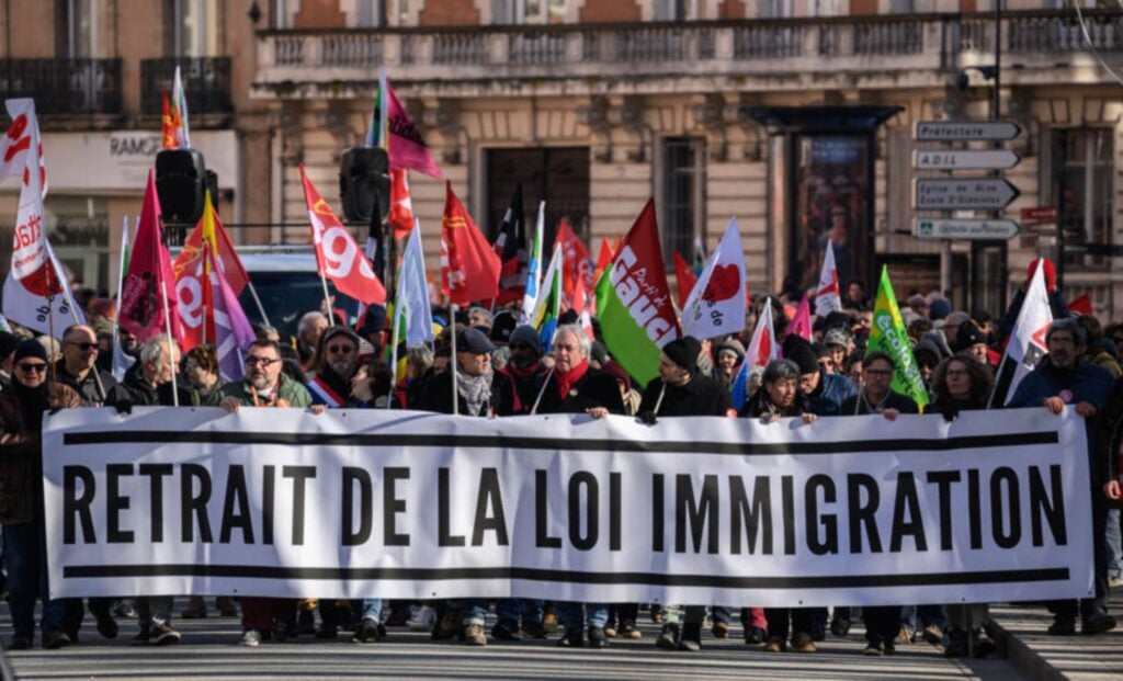 Manifestation contre la loi immigration en France