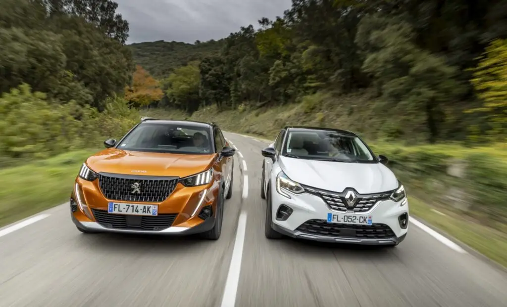 Véhicules de marques Renault et Peugeot